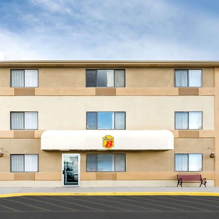 Super 8 By Wyndham Cedar Stadt Exterior foto