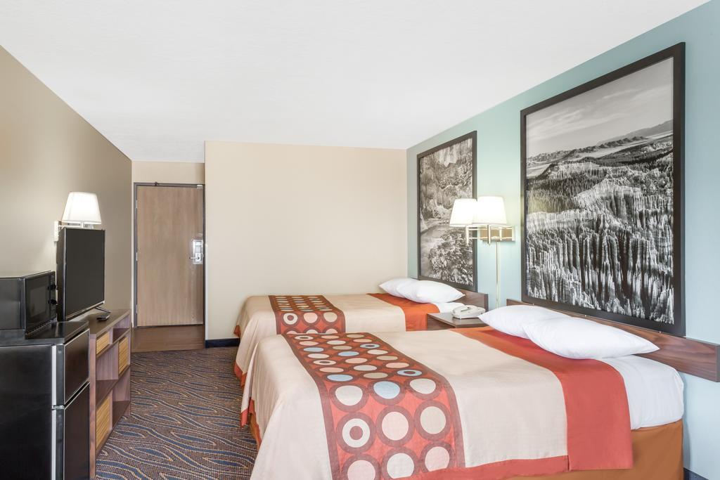 Super 8 By Wyndham Cedar Stadt Zimmer foto