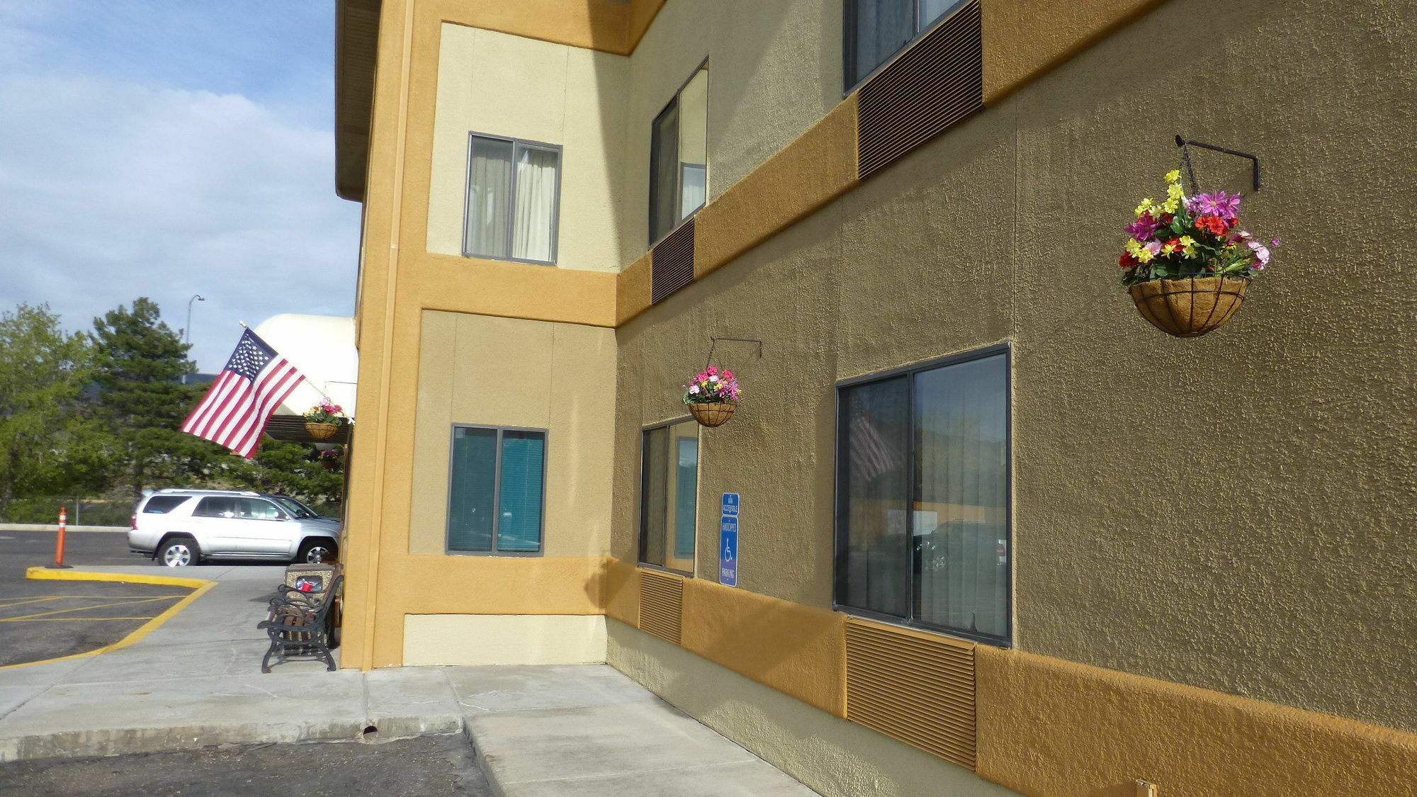 Super 8 By Wyndham Cedar Stadt Exterior foto